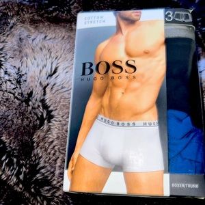 New in box Boss BOXER/TRUNK BOSS
HUGO BOSS XXL 2 black 1 blue